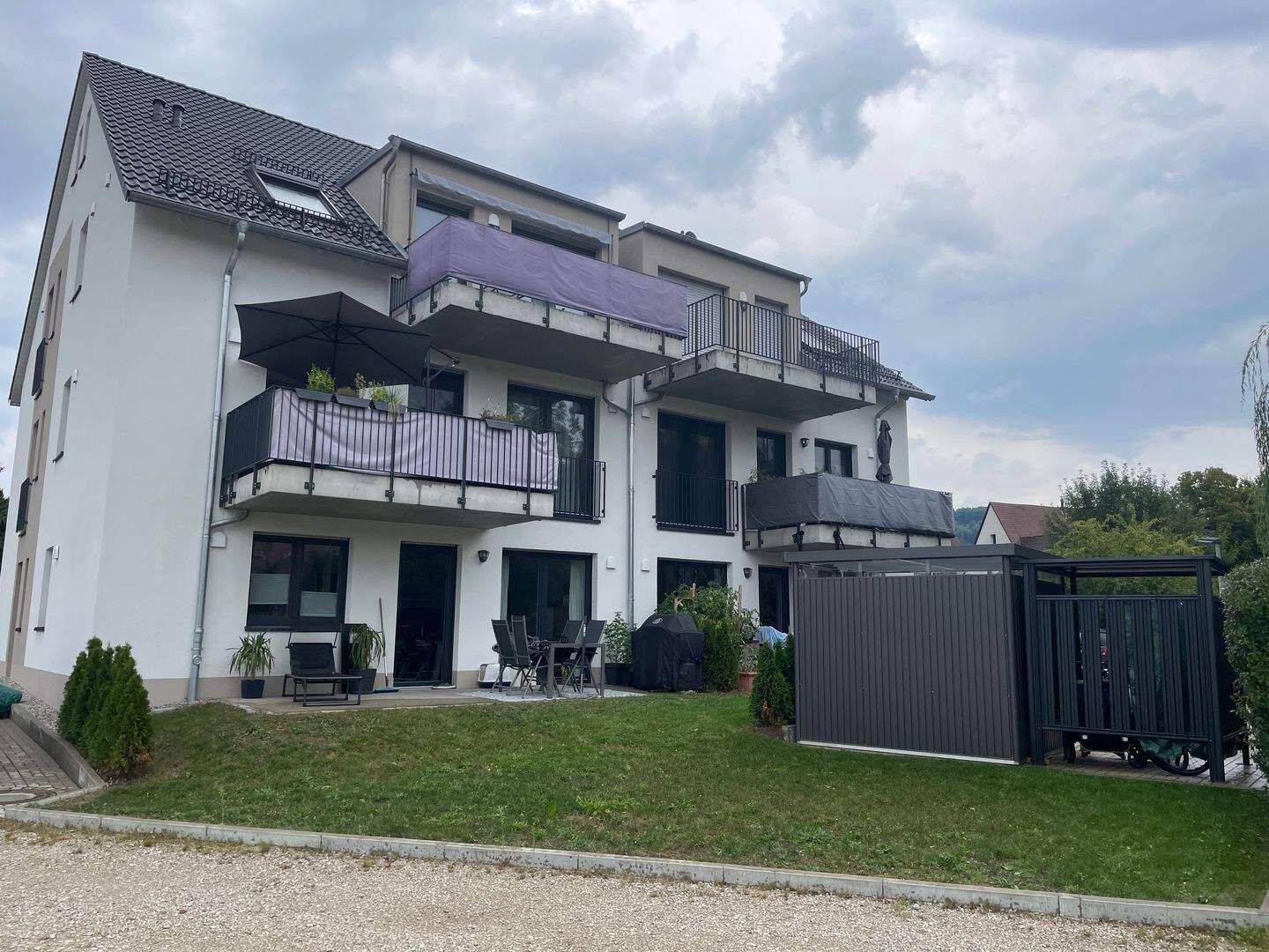 Neuwertige 3-Zimmer-Erdgeschosswohnung mit Terrasse und Stellplatz in Engelthal, 91238 Engelthal