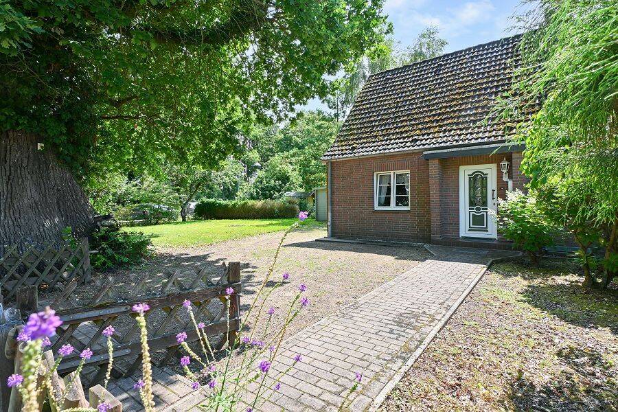 Charmante, gut geschnittene Doppelhaushälfte auf großem Sonnengrundstück!, 23560 Lübeck (Moisling Sankt Jürgen)