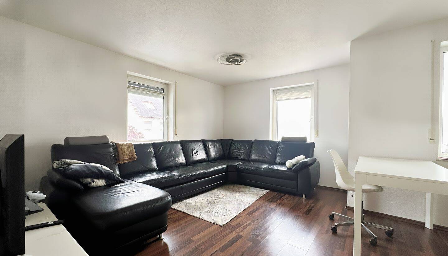 Sonnige Wohnqualität: Helle Wohnung mit Wintergarten und großzügiger Dachterrasse, 71131 Jettingen