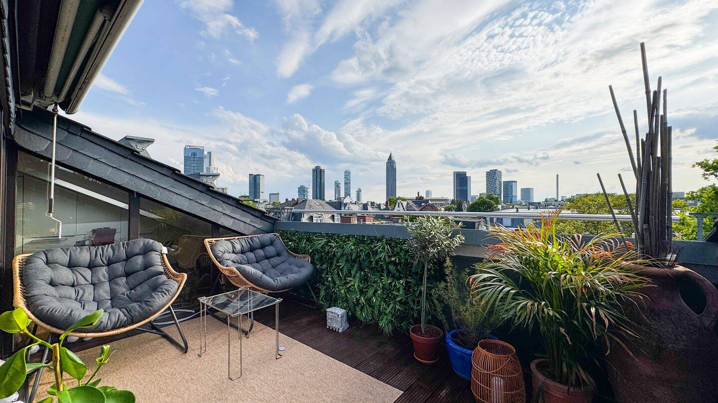 Außergewöhnliche Mansarden-Maisonette im Frankfurter Westend, 60323 Frankfurt am Main (Westend-Nord Westend-Süd)