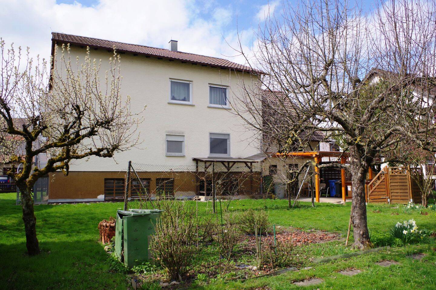 1 bis 2-Familienhaus mit großem sehr schönen Grundstück in Bad Rappenau-Babstadt, 74906 Bad Rappenau