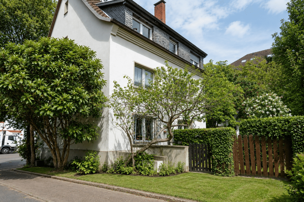 Dreifamilien-Stadthaus * zwei Wohnungen werden leer übergeben * Garage * Garten * Stellplatz für zwei Autos * in top …, 51379 Leverkusen (Opladen)