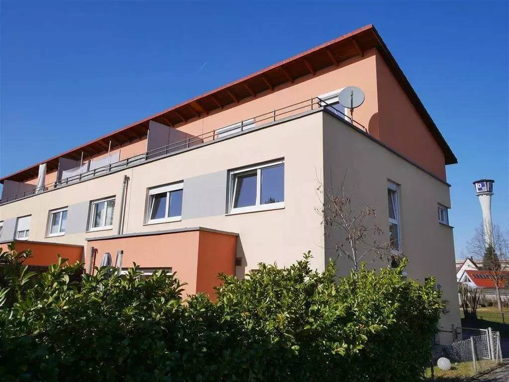 Familienfreundliches Reiheneckhaus mit Dachstudio, Dachterrasse, Garage & Stellplatz – sofort bezugsfrei, 90431 Nürnberg