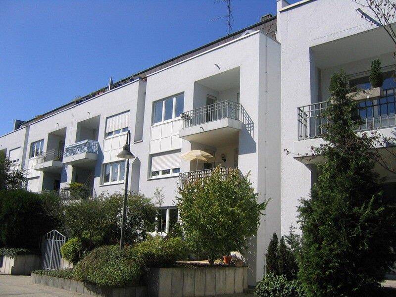 Frisch modernisierte 5-Zimmer-Maisonette-Wohnung mit vier Balkonen in Preungesheim, 60435 Frankfurt am Main