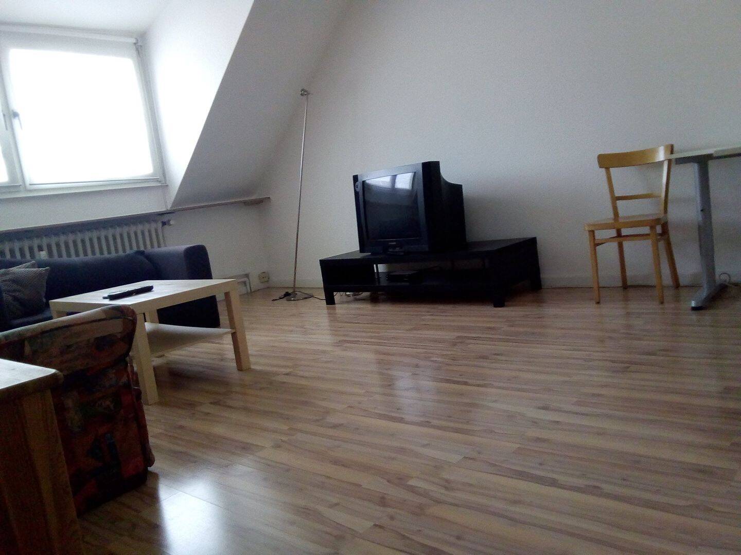 Helle, großzügige Dachwohnung in schönem Altbau, 41462 Neuss
