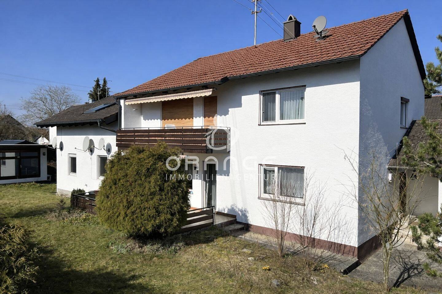 ***Mehrfamilienhaus mit 3 Wohnungen, Garagen, Carport und großem Grundstück***, 86929 Penzing