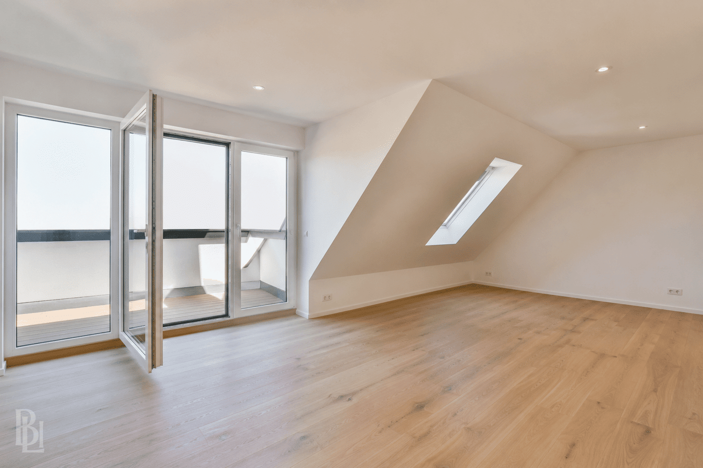 Helle 3-Zimmer-Dachgeschosswohnung mit Balkon in Berlin-Johannisthal, 12487 Berlin (Treptow-Köpenick)