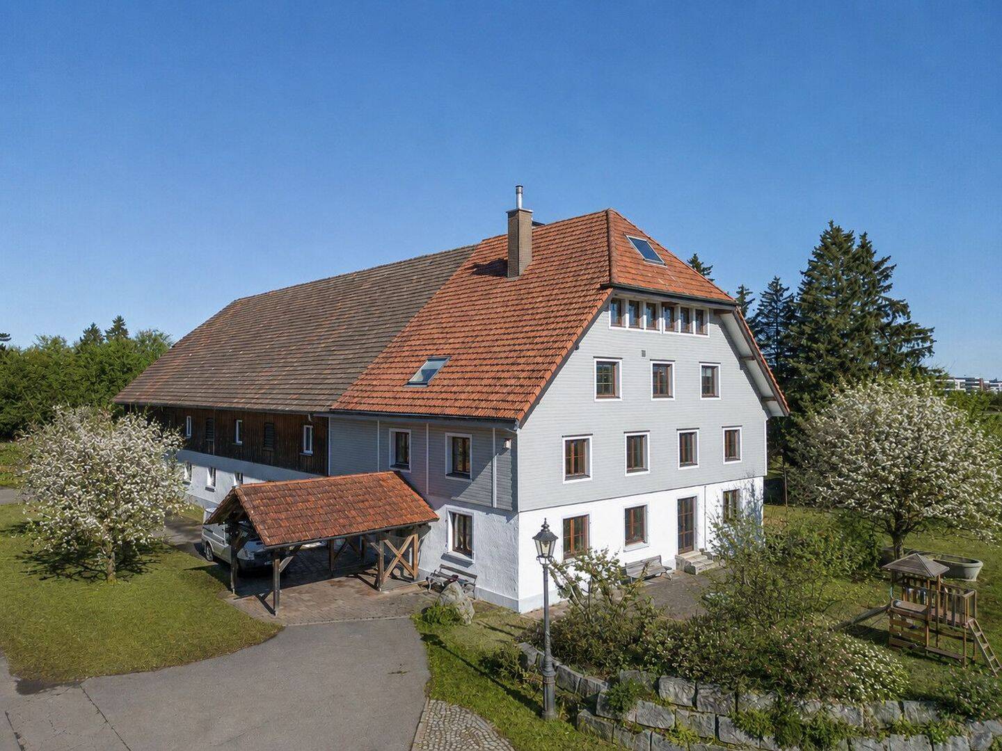 Mehrgenerationenhaus auf großzügigem Anwesen mit Scheune, 78052 Villingen-Schwenningen