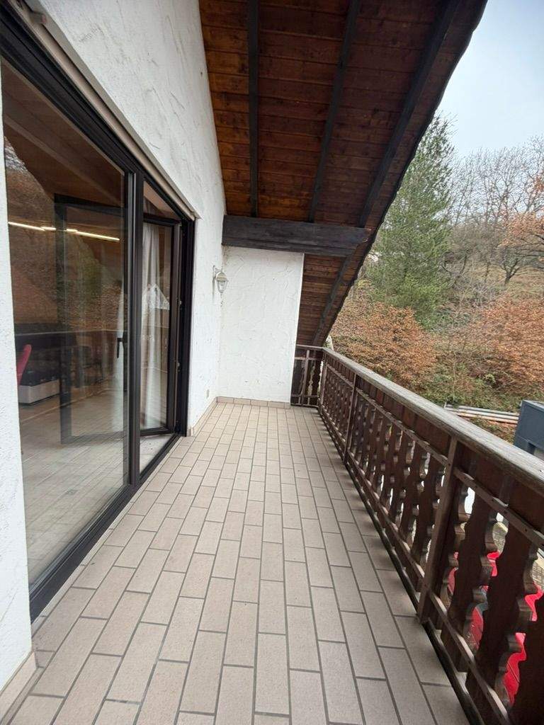 Gemütliche 3-Zimmer Dachgeschosswohnung mit Einbauküche und 2 Balkonen…..!, 63849 Leidersbach