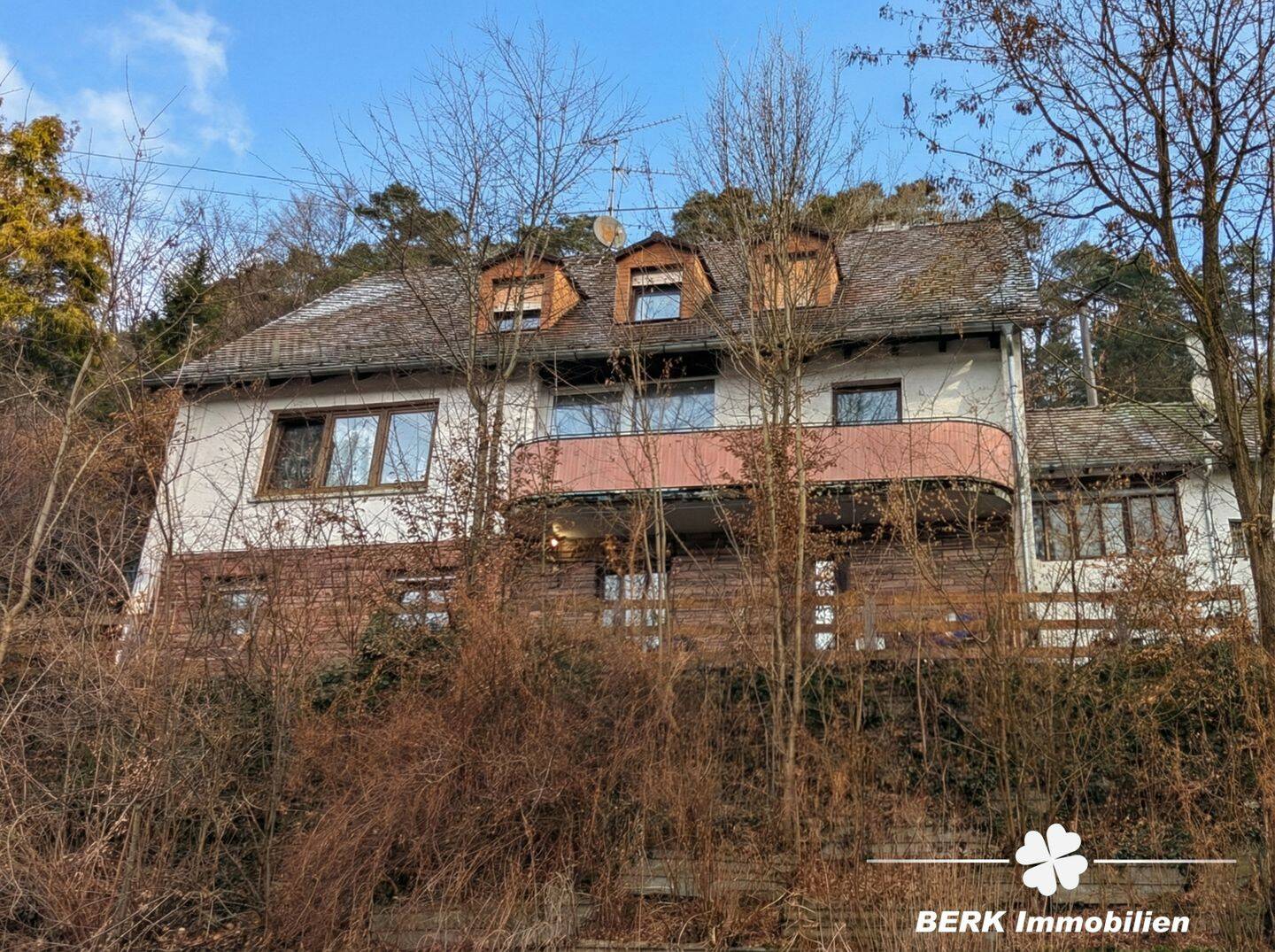 BERK Immobilien – Viel Platz für neue Ideen: Zweifamilienhaus in Heigenbrücken, 63869 Heigenbrücken