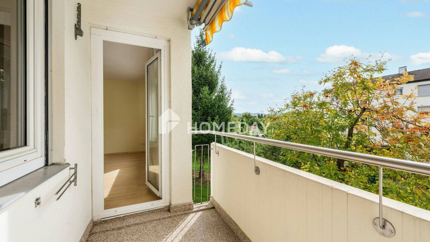 Helle 3-Zimmer-Wohnung mit Loggia und Einbauküche in gepflegtem Mehrfamilienhaus, 72555 Metzingen