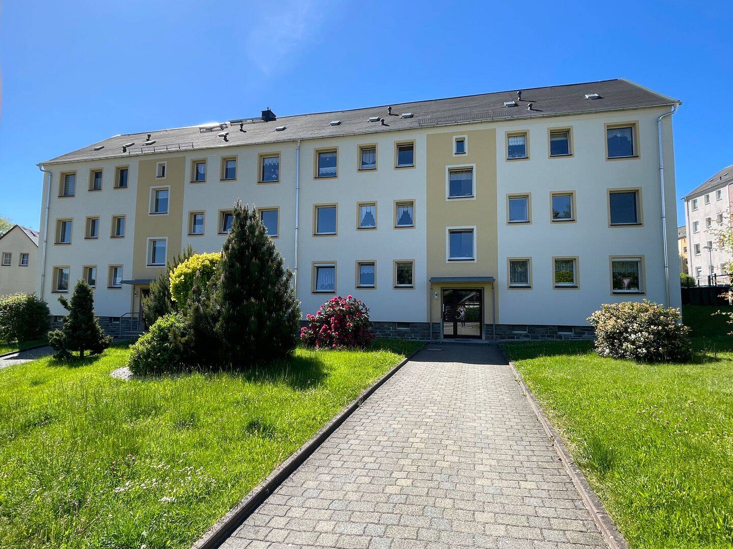 Hier lässt sich was draus machen – sonnige, teilsanierte Eigentumswohnung mit Tageslichtbad und Balkon in voll sanierter Wohnanlage in Zschopau, 9405 Zschopau