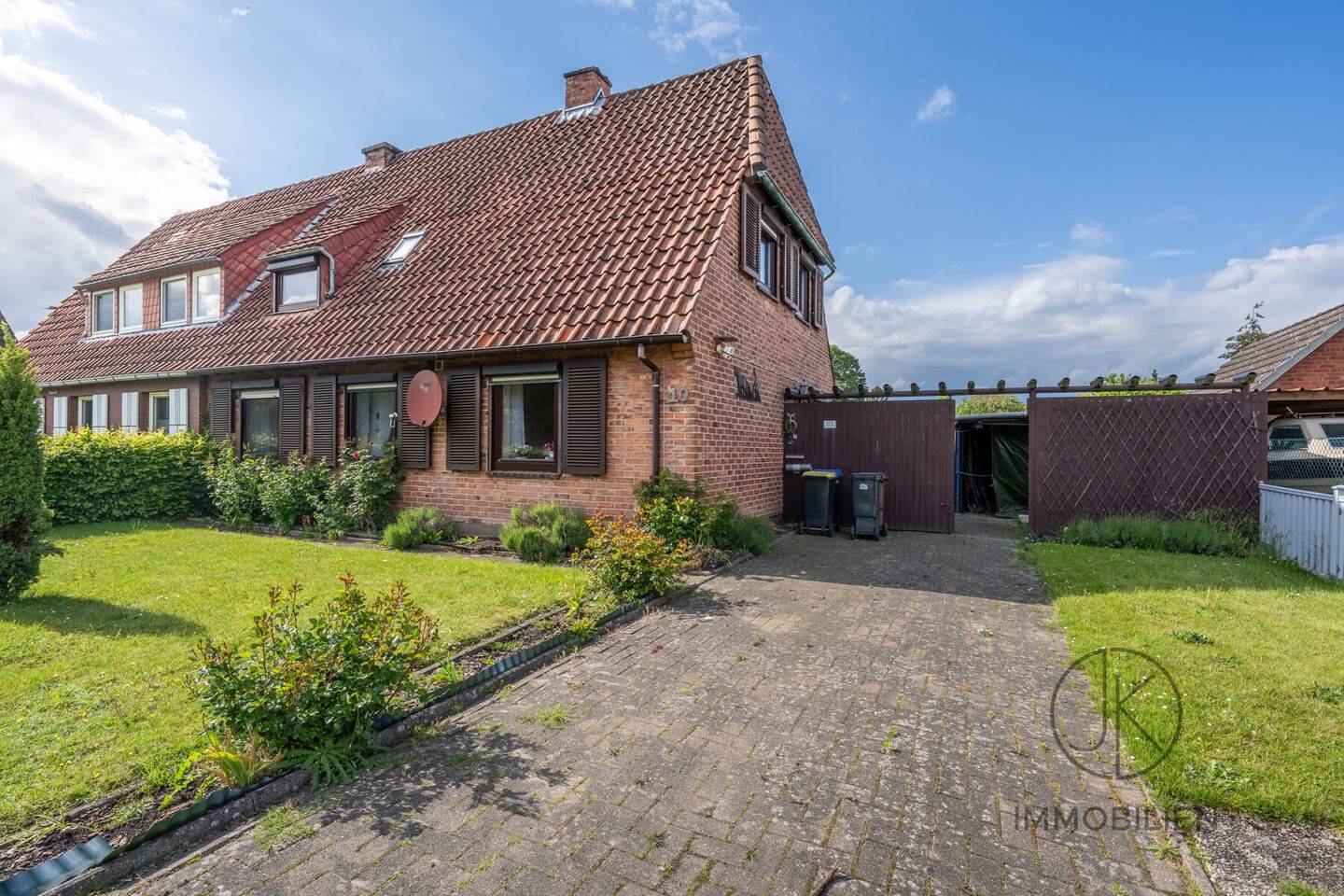 ***Doppelhaushälfte mit großzügigem Grundstück und viel Potenzial in Bremen-Grolland, 28259 Bremen (Grolland Kirchhuchting Mittelshuchting Sodenmatt)