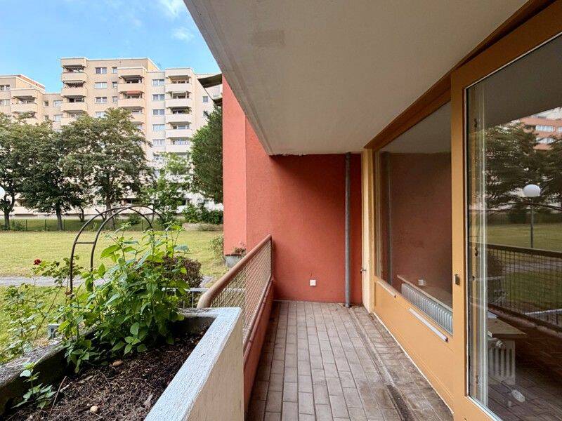!!! WBS mit Besonderem Wohnbedarf !!! Charmante 1-Zimmer-Wohnung mit großem Balkon, Fischgrätparkett und viel Gestaltungsspielraum, 12309 Berlin (Tempelhof-Schöneberg Lichtenrade)