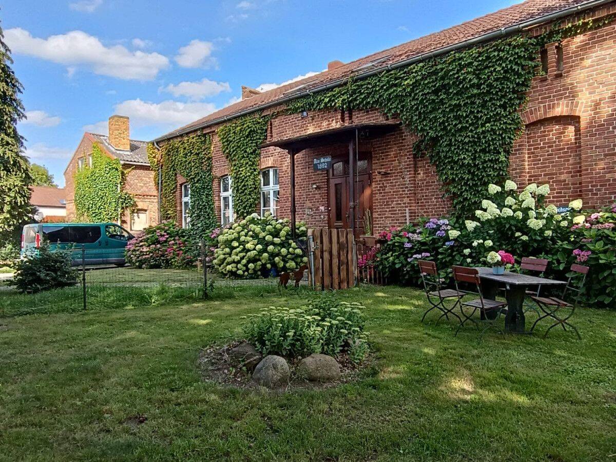 TOP GRUNDSTÜCK TOP HAUS – WASSERNÄHE – 1 BZW. 2 WHG. mgl.- POOL – TEICH, 17111 Schönfeld