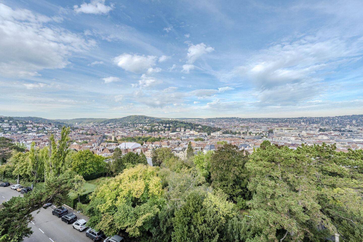 Atemberaubende Aussichtslage – 5 Zimmer Wohnung in der Stuttgarter Weinsteige, 70180 Stuttgart (Mitte Süd)
