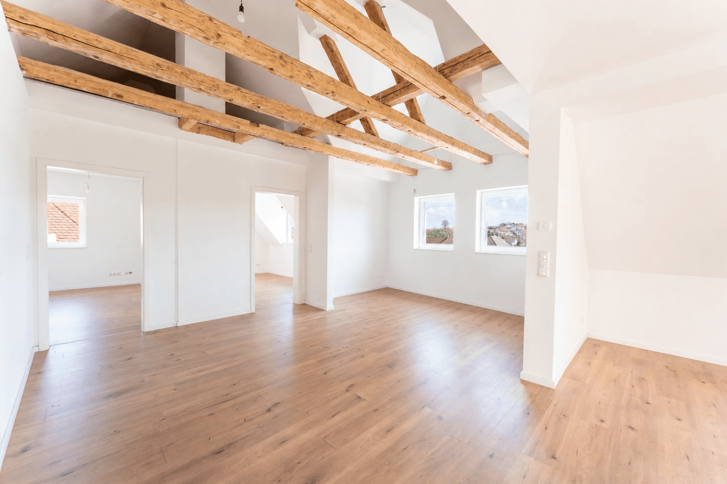 Toll sanierte, bezugsfreie 3,5-Zimmer-Wohnung mit Dachterrasse in Wilhermsdorf, 91452 Wilhermsdorf