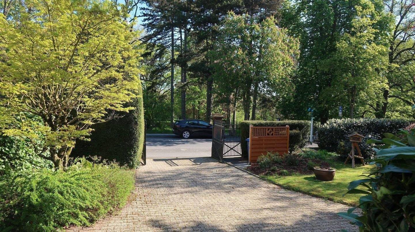 REPRÄSENTATIVE ALTBAUVILLA AM KURPARK VON BAD HOMBURG MIT 210 QM WOHNFLÄCHE UND 1.000 QM TRAUMGRUNDSTÜCK, 61348 Bad Homburg v.d. Höhe