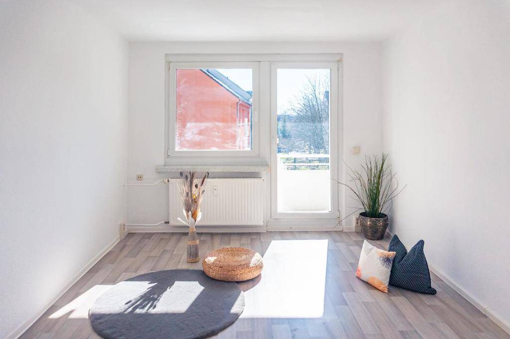 Balkonwohnung mit Tageslichtbad in attraktiver Wohnlage – Chemnitz – Bild 1 von 3