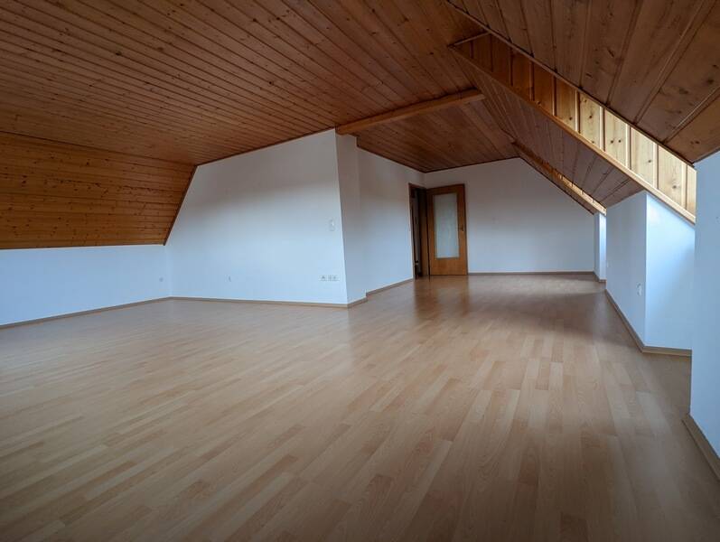 Helle und geräumige 3-Zimmer-DG-Wohnung im Fränkischen Seenland ab 01.07.2026 zu vermieten, 91729 Haundorf