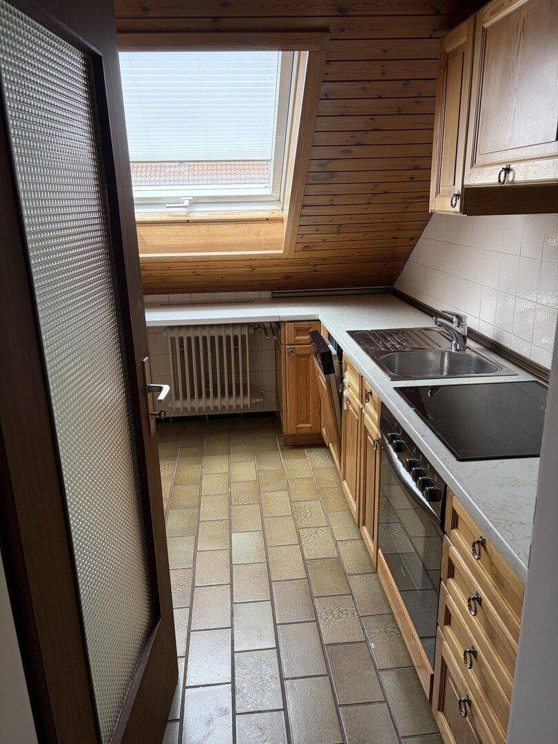 Schöne 3,5 Zimmer Dachgeschoss Wohnung in Stuttgart-Möhringen zu vermieten, 70567 Stuttgart (Möhringen)