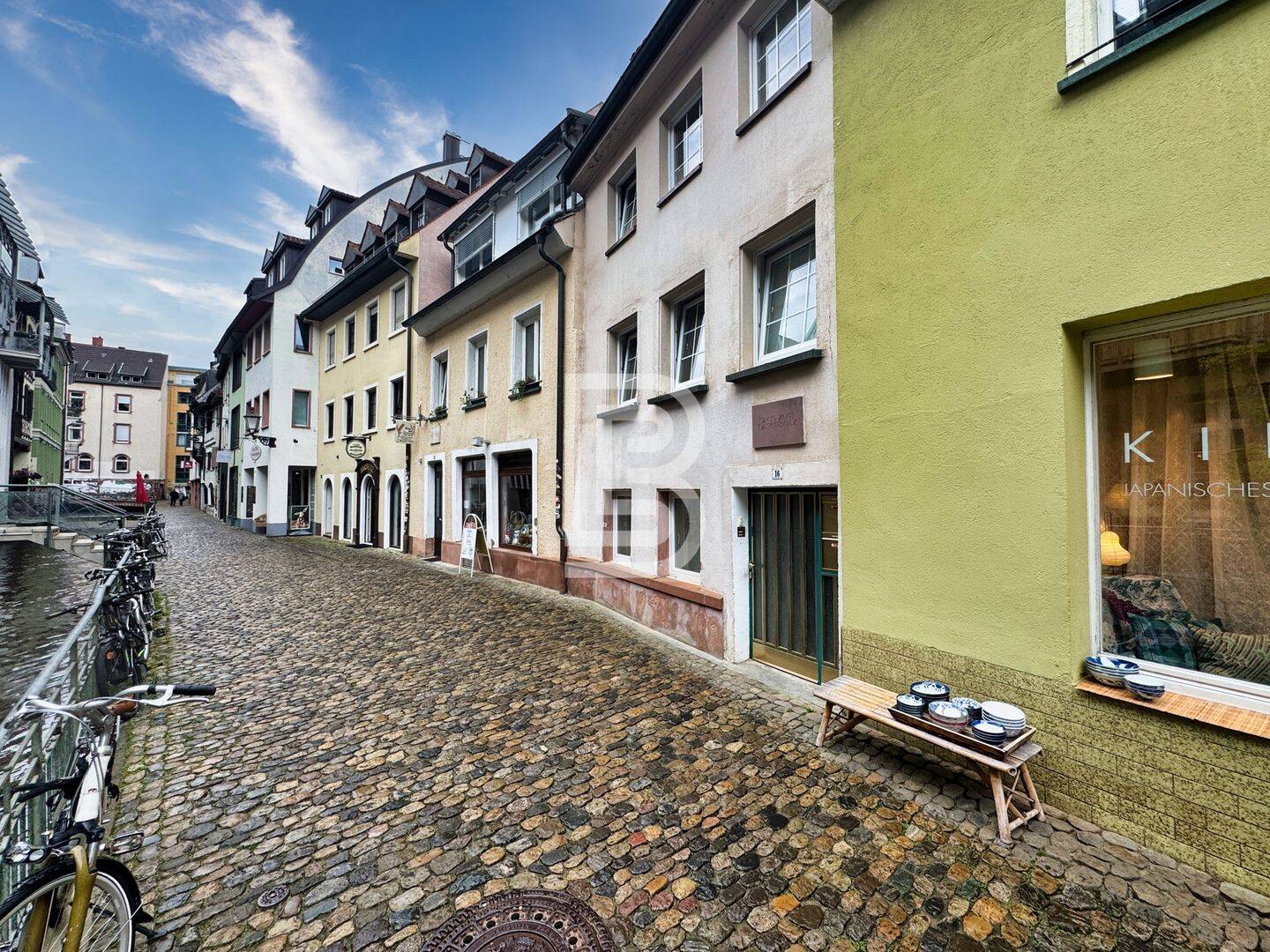 Altstadt-Juwel: MFH mit Entwicklungspotenzial, 79098 Freiburg im Breisgau (Altstadt Neuburg Oberau)