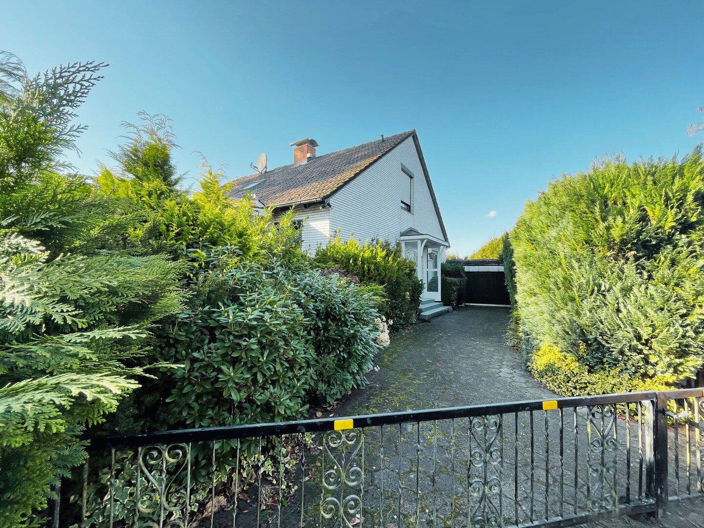 Im Grünen Speckgürtel Hamburgs: Großzügiges Einfamilienhaus mit Garage, 21529 Kröppelshagen-Fahrendorf