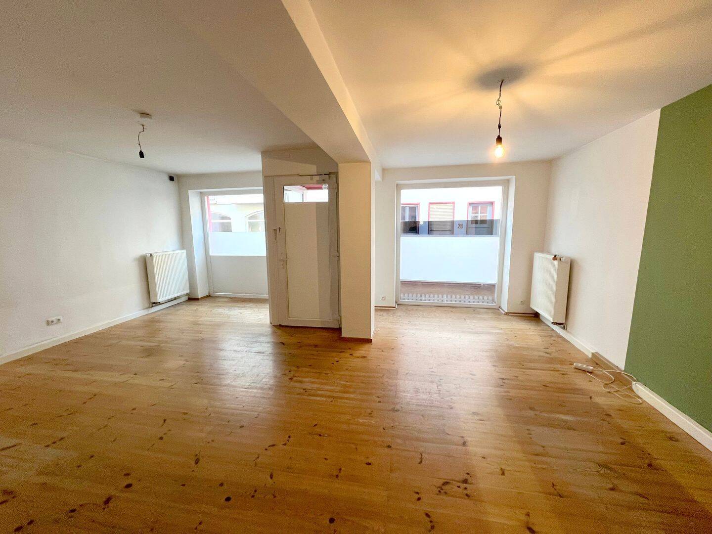 Top Lage, eine Rarität mitten in der Altstadt von Karlstadt, 90 qm EG-Wohnung mit Einbauküche und 2 Garagen, 97753 Karlstadt