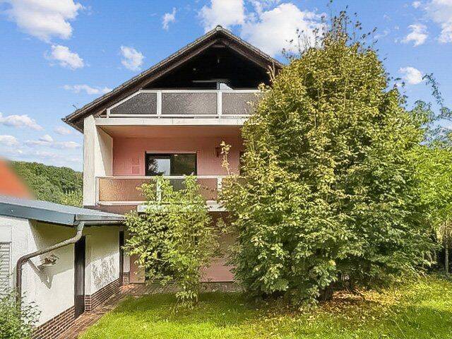 Ruhe und Ausblick – Zweifamilienhaus mit Ausbaupotential in schöner Lage von Eppenbrunn, 66957 Eppenbrunn