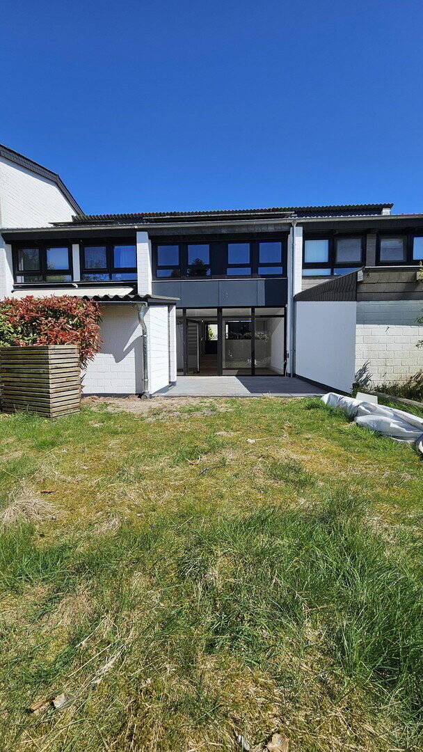 Neuwertiges Reihenmittelhaus, Fußbodenheizung, neuem Dach, eigenem Garten & Garage, 27753 Delmenhorst (Bungerhof Deichhorst Dwoberg/Ströhen Mitte)