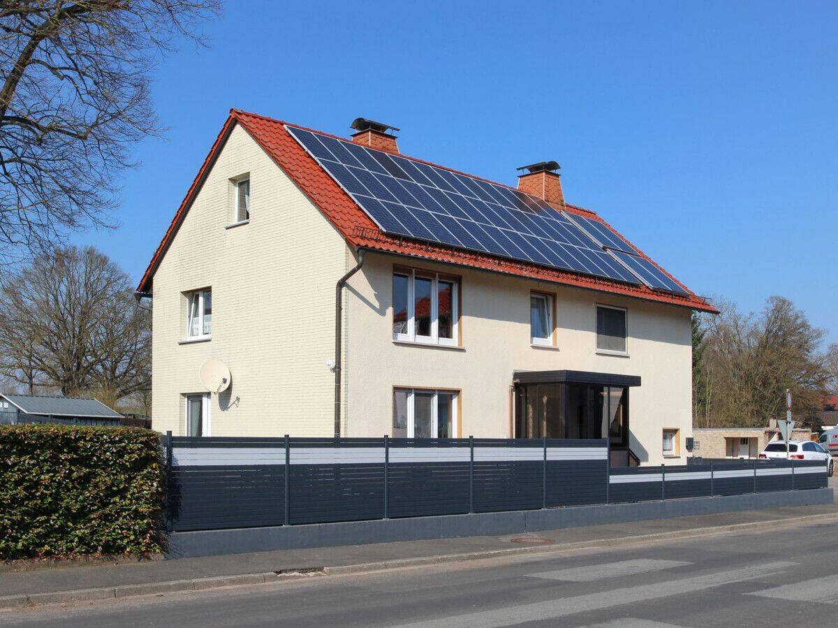 Ein- bis Zweifamilienhaus mit Dachterrasse, PV-Anlage und neuer Heizung in Schenklengsfeld – Konrode, 36277 Schenklengsfeld