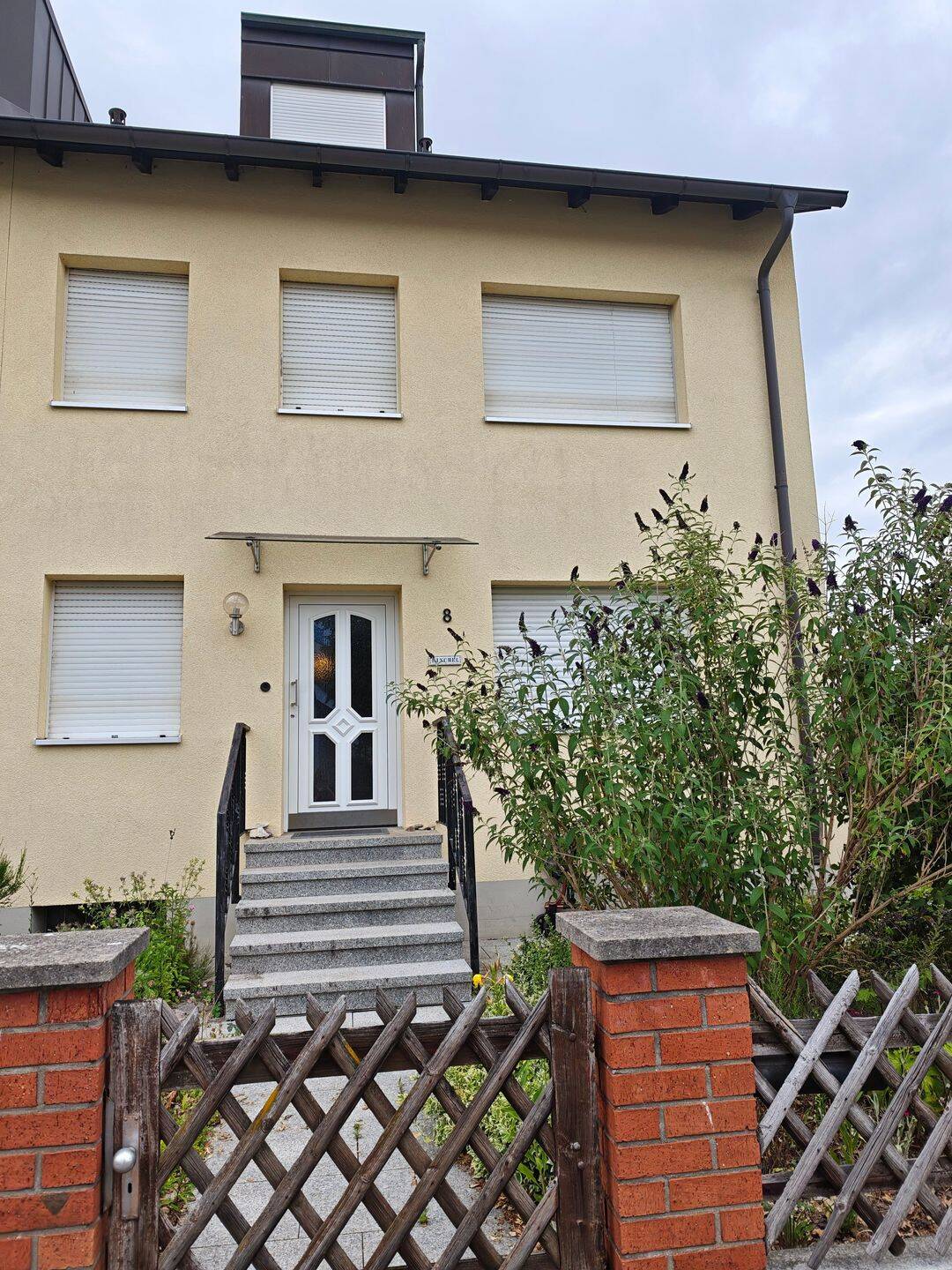 Familienfreundliche Doppelhaushälfte mit großem Garten, Terrasse und Garage, 91088 Bubenreuth