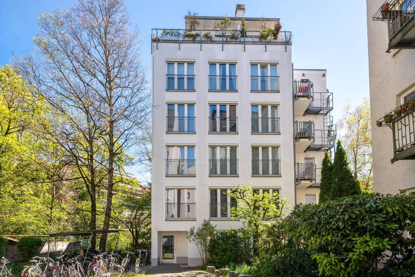 AIGNER – Rarität beim Kaiserplatz: Neuwertige 3-Zimmer-Wohnung mit 2 Balkonen und Innenhoflage, 80803 München (Schwabing-Freimann Schwabing-West)