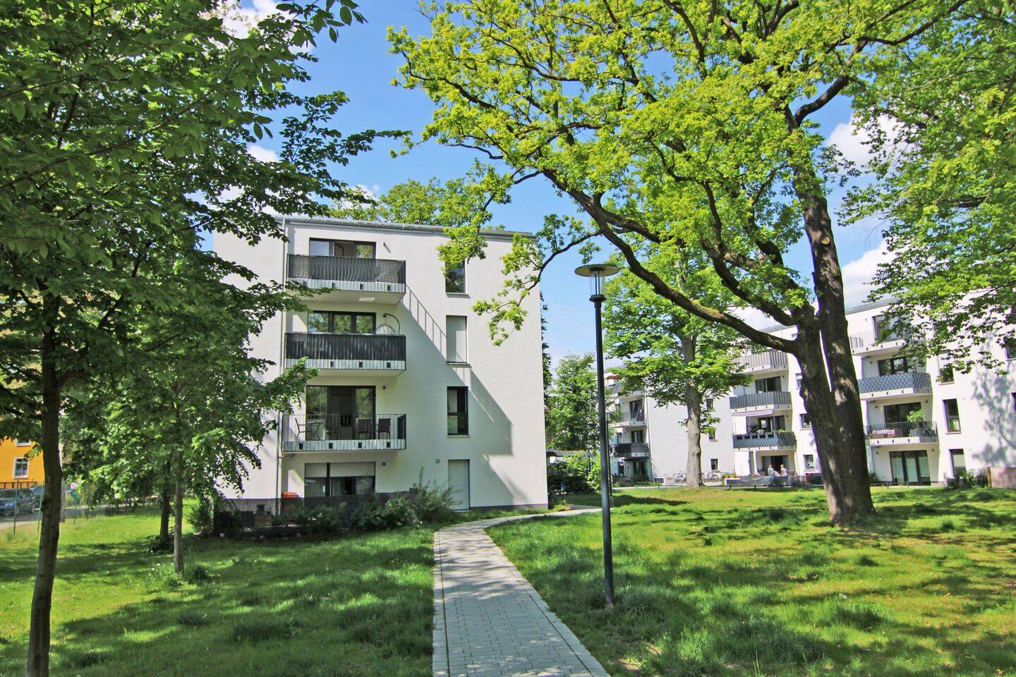Eleganz und Wohnkomfort: Schöner Wohnen, mit Süd-Terrasse, EBK, Tiefgarage + Wallbox!, 15711 Königs Wusterhausen
