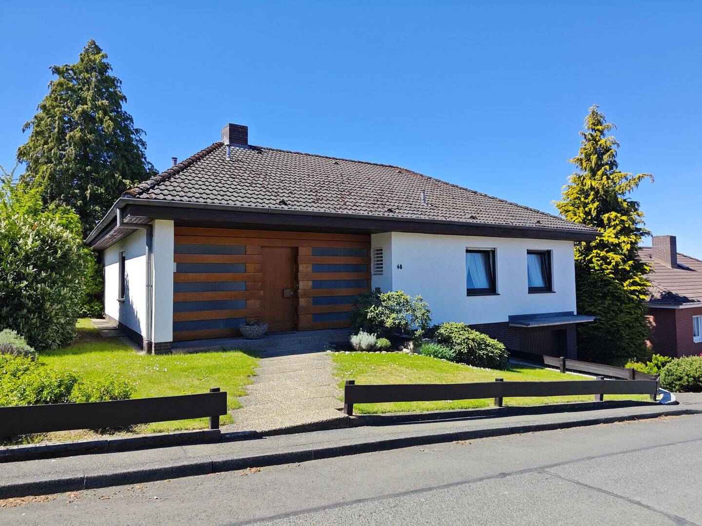Bungalow mit Einliegerwohnung und Fernblick in Niestetal-Heiligenrode, 34266 Niestetal