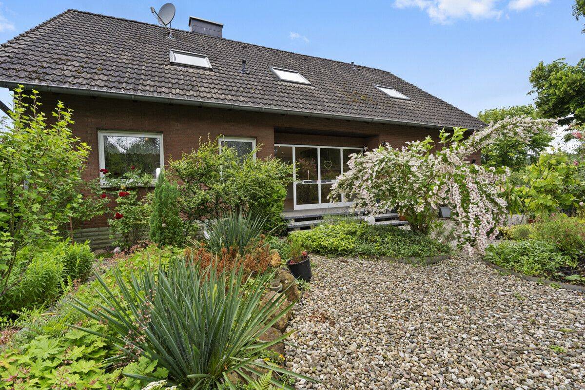 Einfamilienhaus mit riesigem Grundstück in Paderborn-Neuenbeken, 33100 Paderborn