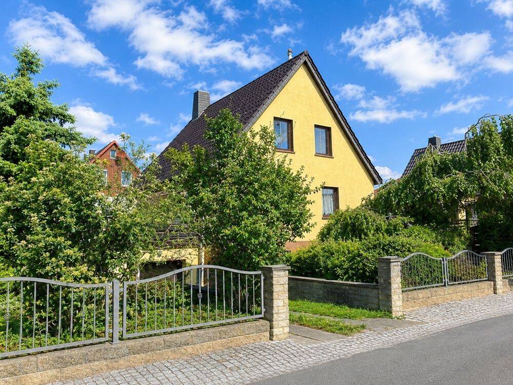 Einfamilienhaus in Kmehlen mit Kamin, Terrasse und 2 Garagen, 1561 Priestewitz