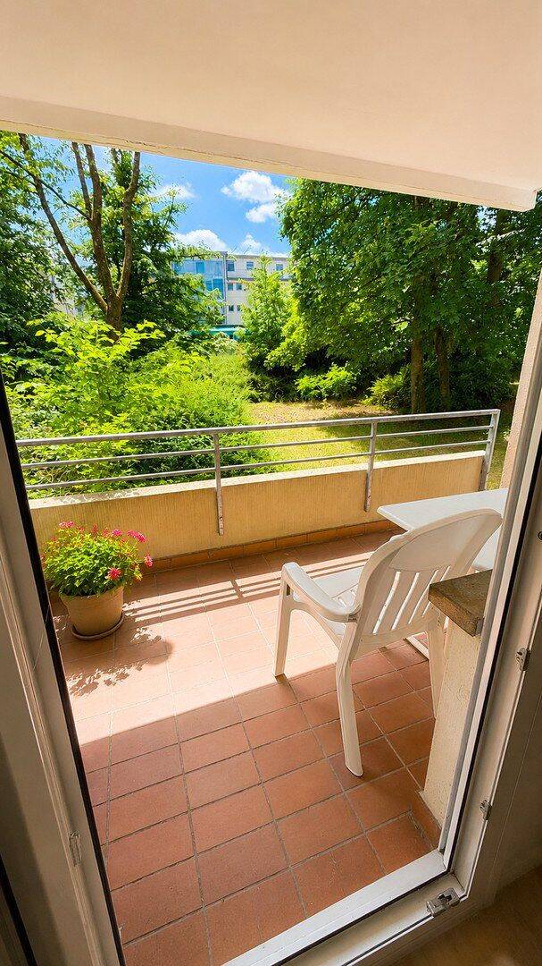 Helle 2-Zimmer-Wohnung mit Balkon ins Grüne in Oberursel, 61440 Oberursel (Taunus)