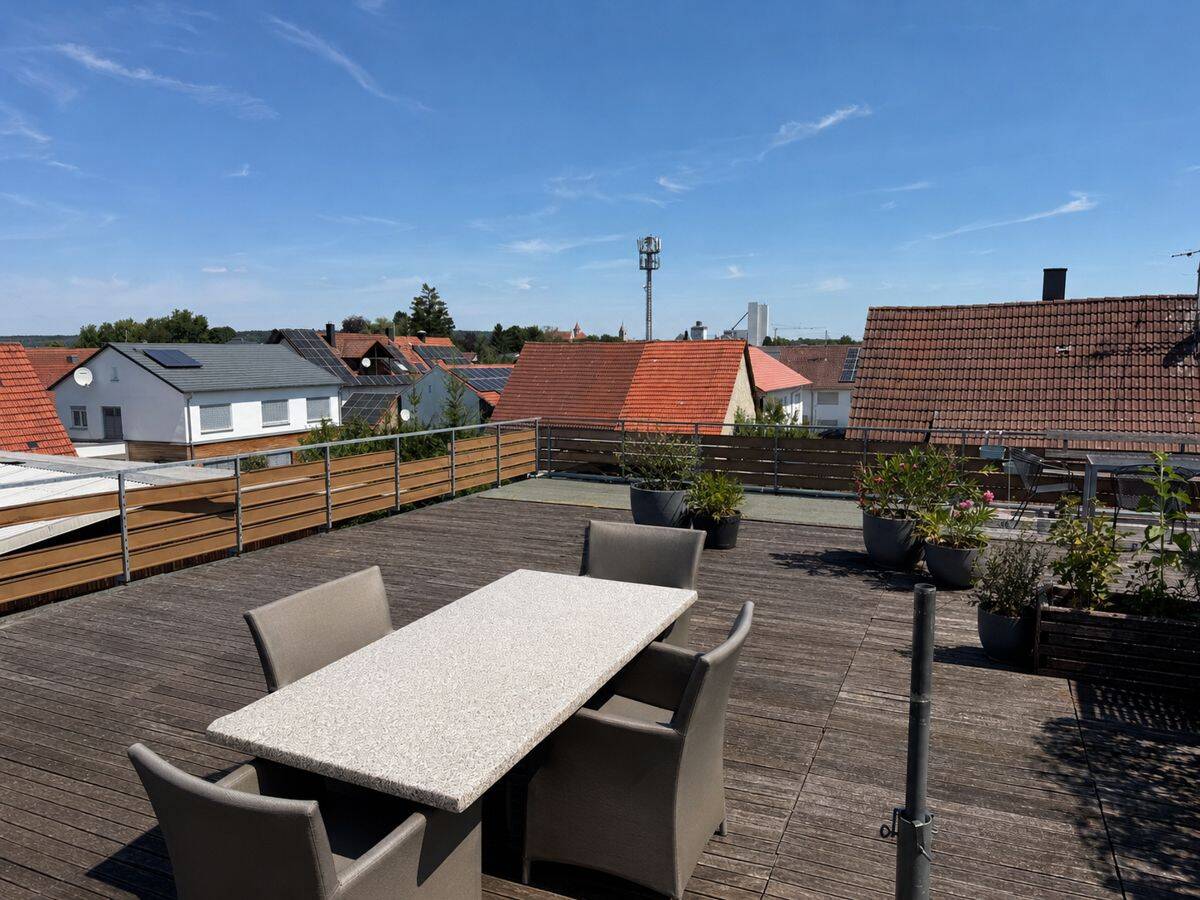 Wohnen mit Blick auf das Brenzer Schloss – Großzügige 4-Zimmer Wohnung mit Dachterrasse in Sontheim, 89567 Sontheim an der Brenz