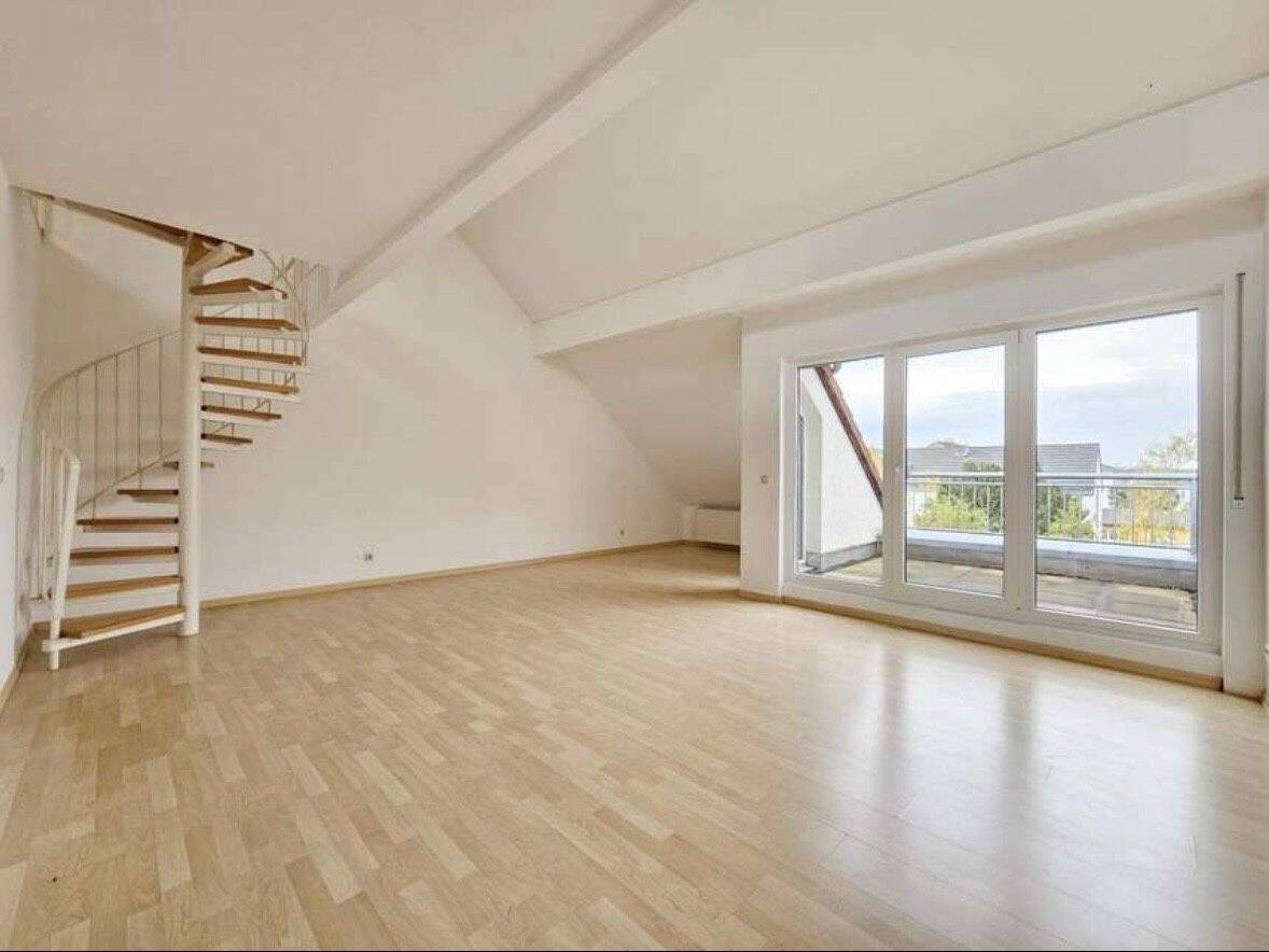 Lichtdurchflutete Maisonettewohnung mit Galerie und zwei Loggien nahe Altstadt, 63500 Seligenstadt