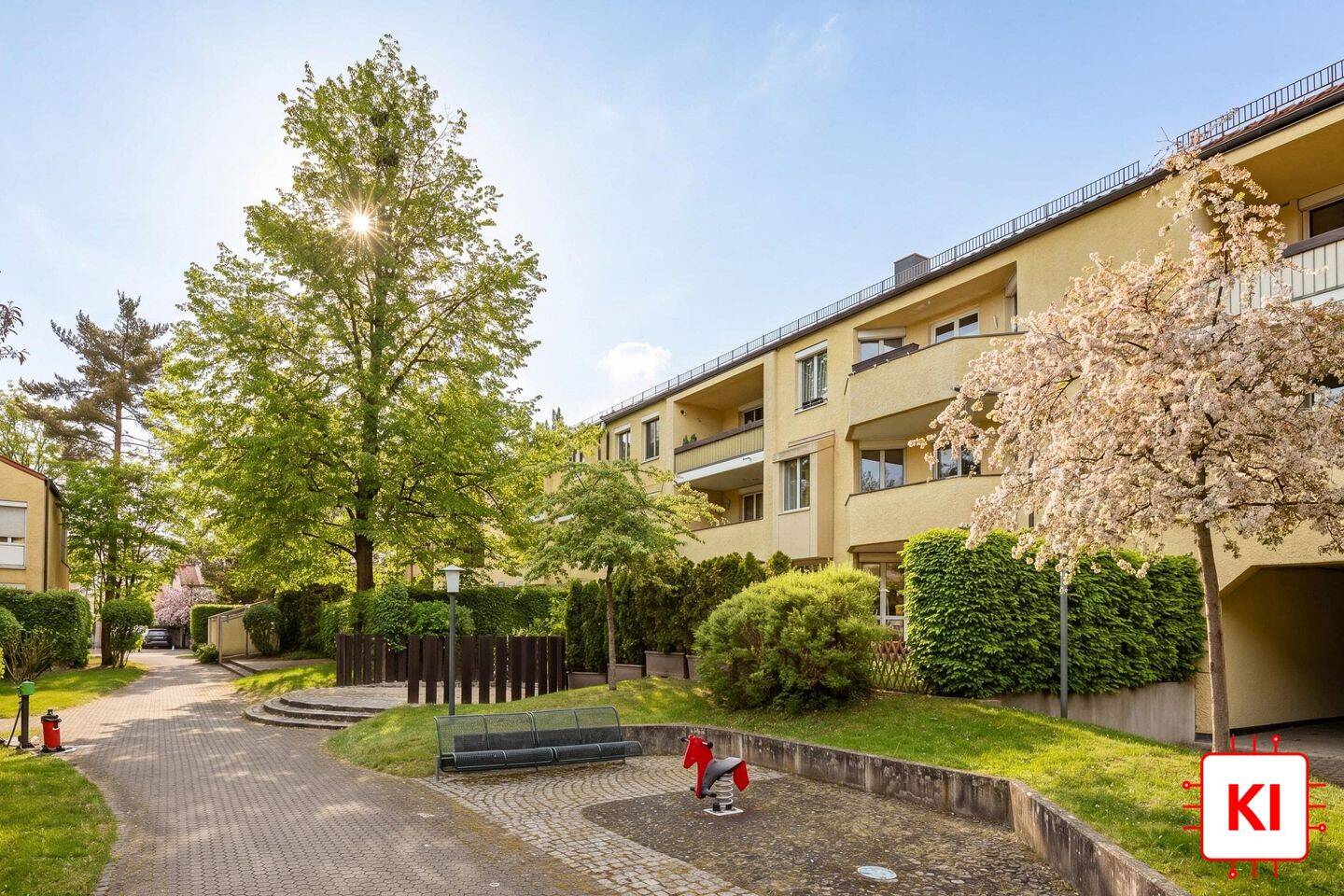 Sofort frei! Renovierte, lichtdurchflutete 3-Zimmer-Wohnung mit ruhigem Westbalkon, 81925 München (Bogenhausen)