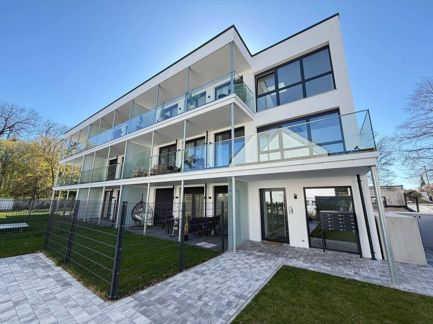 IN-Altstadtrand – sofort einziehen – Neubau 3 Zi. – Gartenwohnung-KfW 55