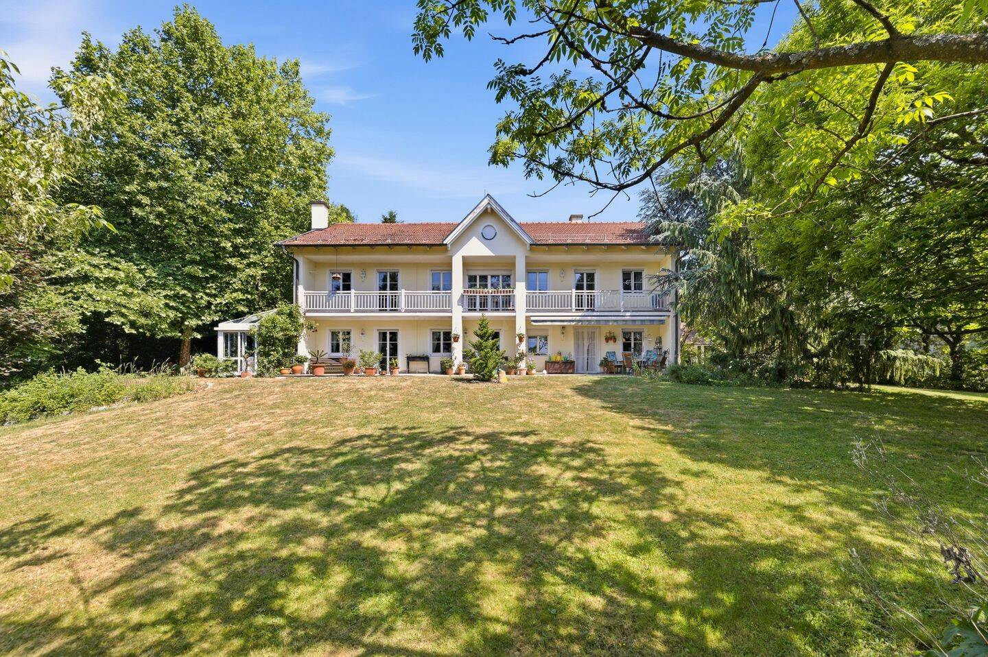 Großzügig & naturnah: Idyllisches Anwesen mit eigenem Wald, Grillhaus und ca. 8.500 m² Grundstück, 94550 Künzing