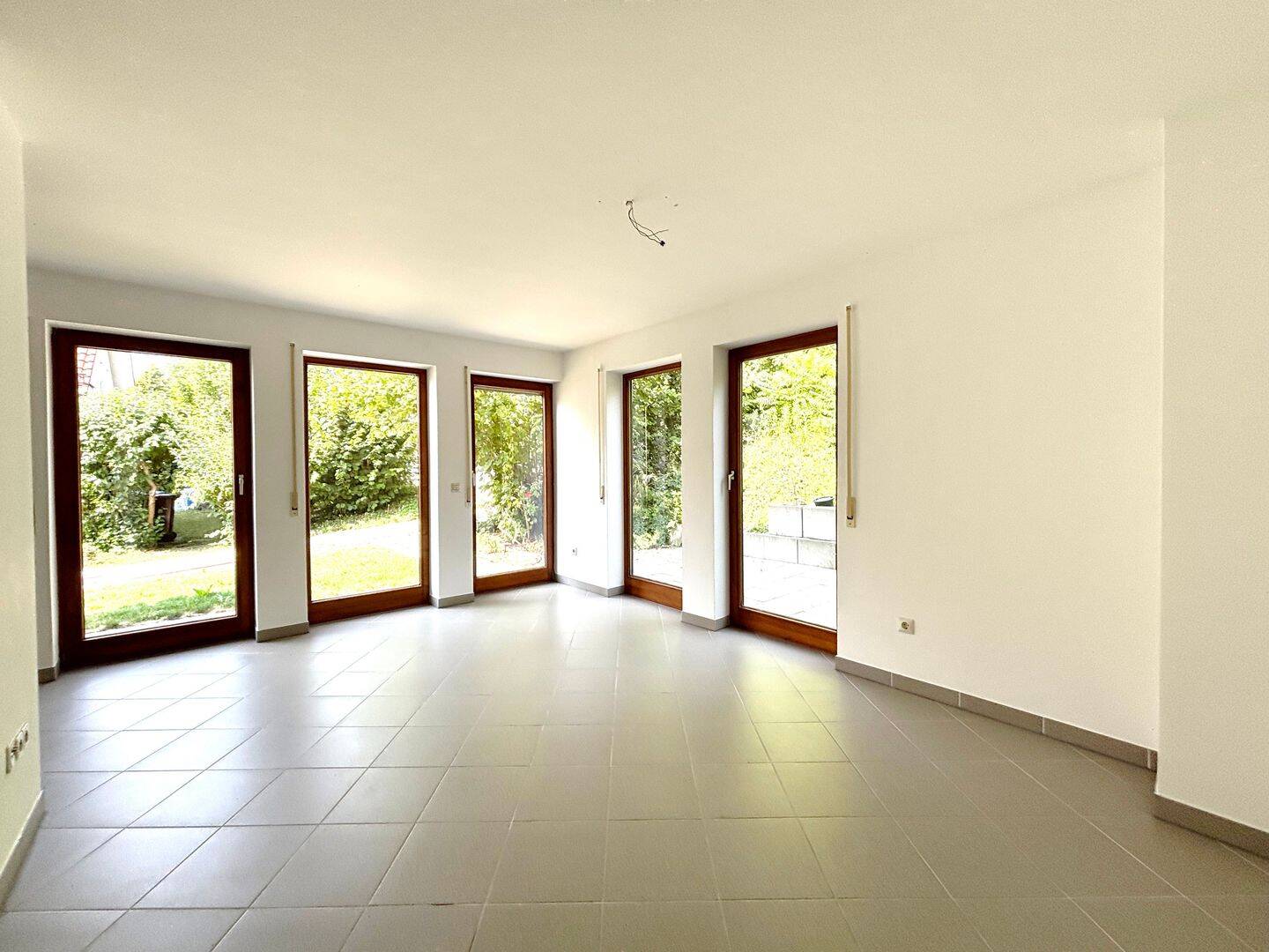 Sehr schöne 3 Zimmerwohnung mit Terrasse und Gartenanteil, 72793 Pfullingen