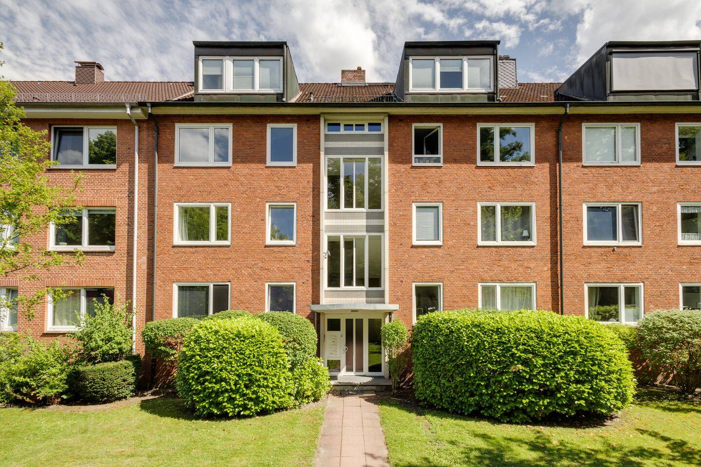 Großzügiges Wohnen über den Dächern Alsterdorfs, 22297 Hamburg (Hamburg-Nord Alsterdorf Barmbek-Nord Groß Borstel Winterhude)