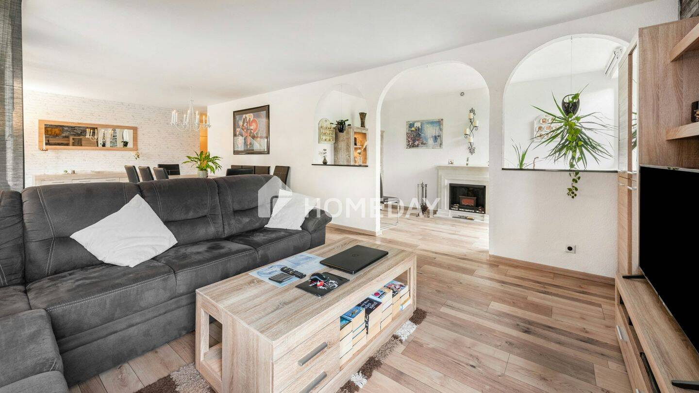 Großzügige Etagenwohnung mit Dachterrasse, zwei Balkonen und Tiefgaragenstellplatz, 45888 Gelsenkirchen (Bulmke-Hüllen)