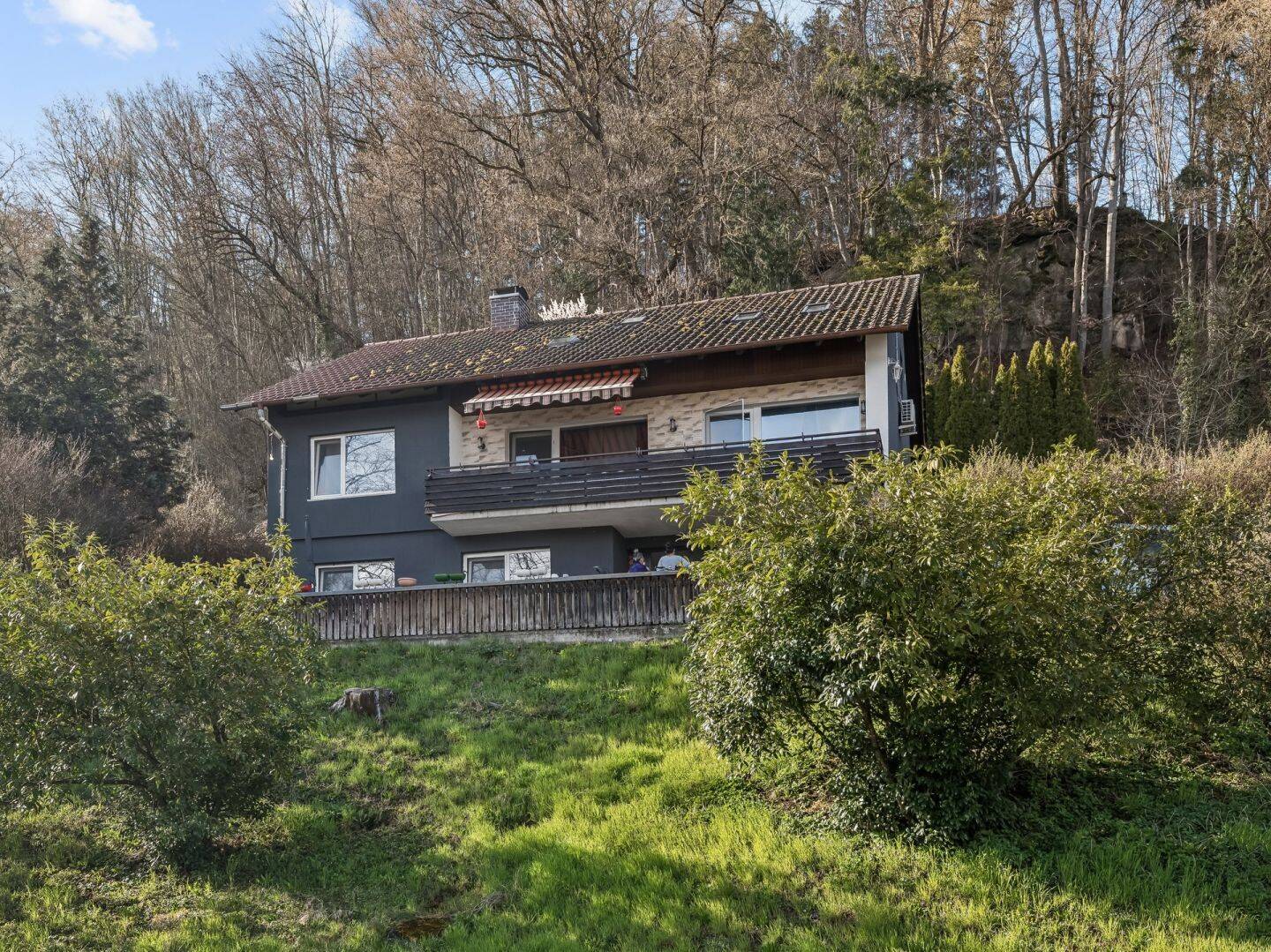 Saniertes Mehrfamilienhaus mit 3 Wohneinheiten in Abtsgmünd-Untergröningen, 73453 Abtsgmünd