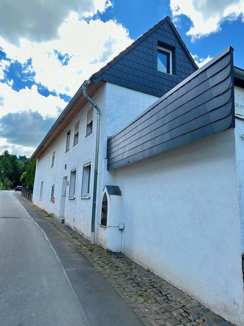 Sanierungsbedürftiges Haus mit großem Grundstück, 54538 Kinheim