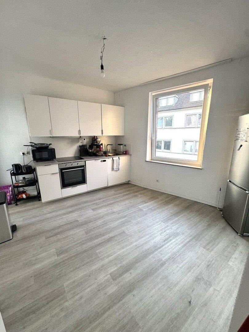 4er WG sucht Dich- 1- Zimmer in Wohngemeinschaft frei – zentrale Lage mit zwei Bädern, 41061 Mönchengladbach (Eicken Stadtmitte Waldhausen)