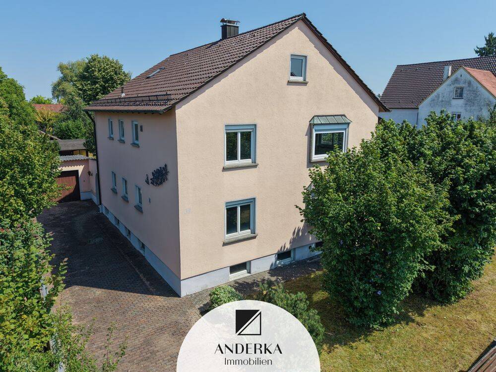Zweifamilienhaus plus erschlossenes Baugrundstück – seltene Gelegenheit in Leipheim., 89340 Leipheim